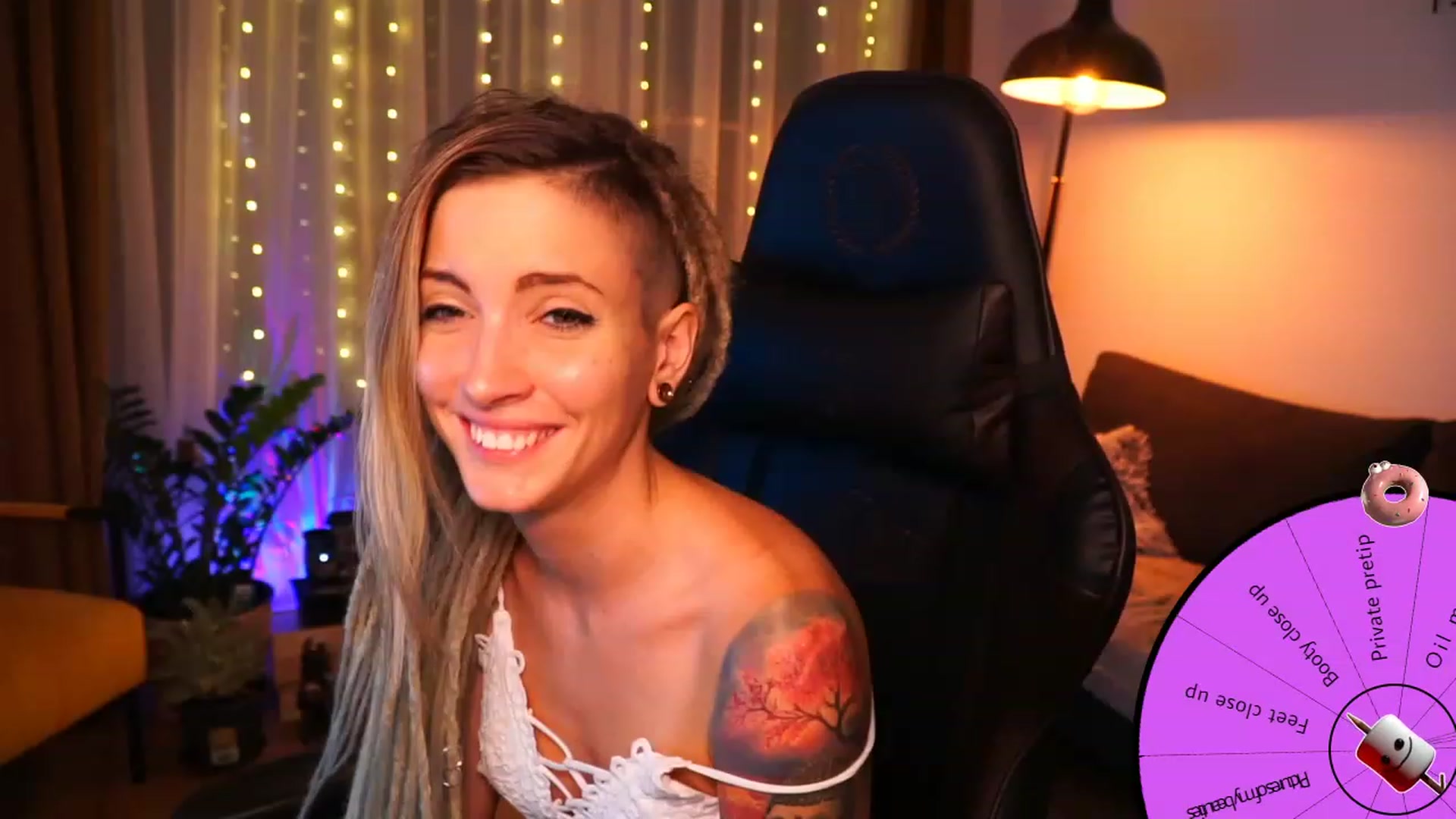 Gallery image thumbnail from Kend_dall's myfreecams stream on, 08/23/2023, 21:32 image 16 of 20