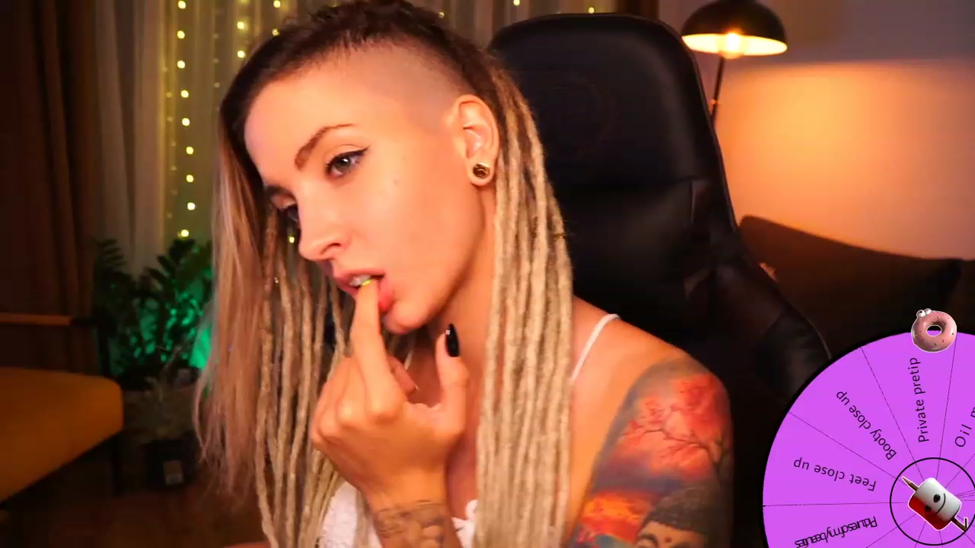 Gallery image thumbnail from Kend_dall's myfreecams stream on, 08/23/2023, 21:32 image 5 of 20