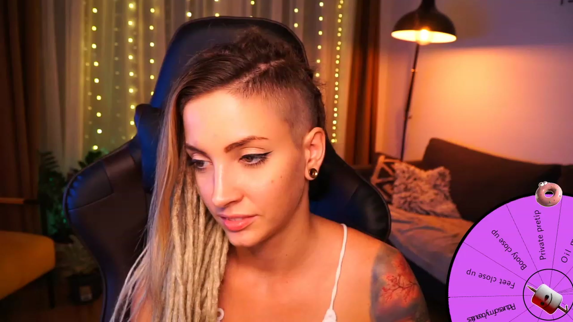 Gallery image thumbnail from Kend_dall's myfreecams stream on, 08/23/2023, 21:32 image 18 of 20
