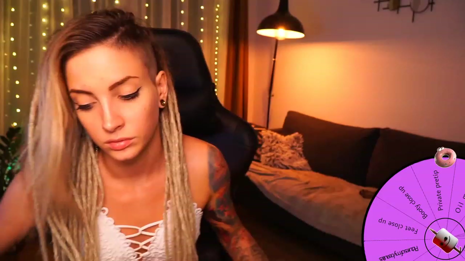 Gallery image thumbnail from Kend_dall's myfreecams stream on, 08/23/2023, 21:32 image 4 of 20