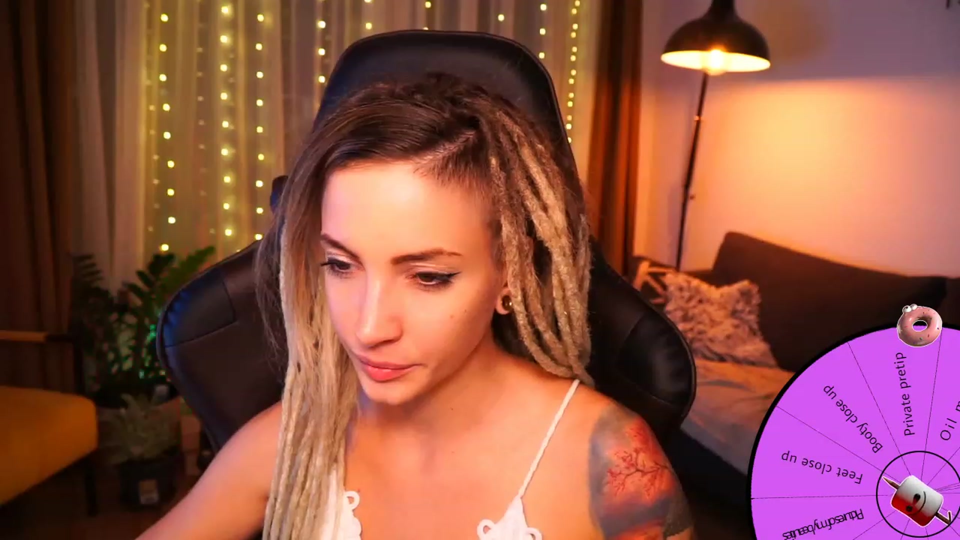 Gallery image thumbnail from Kend_dall's myfreecams stream on, 08/23/2023, 21:32 image 13 of 20