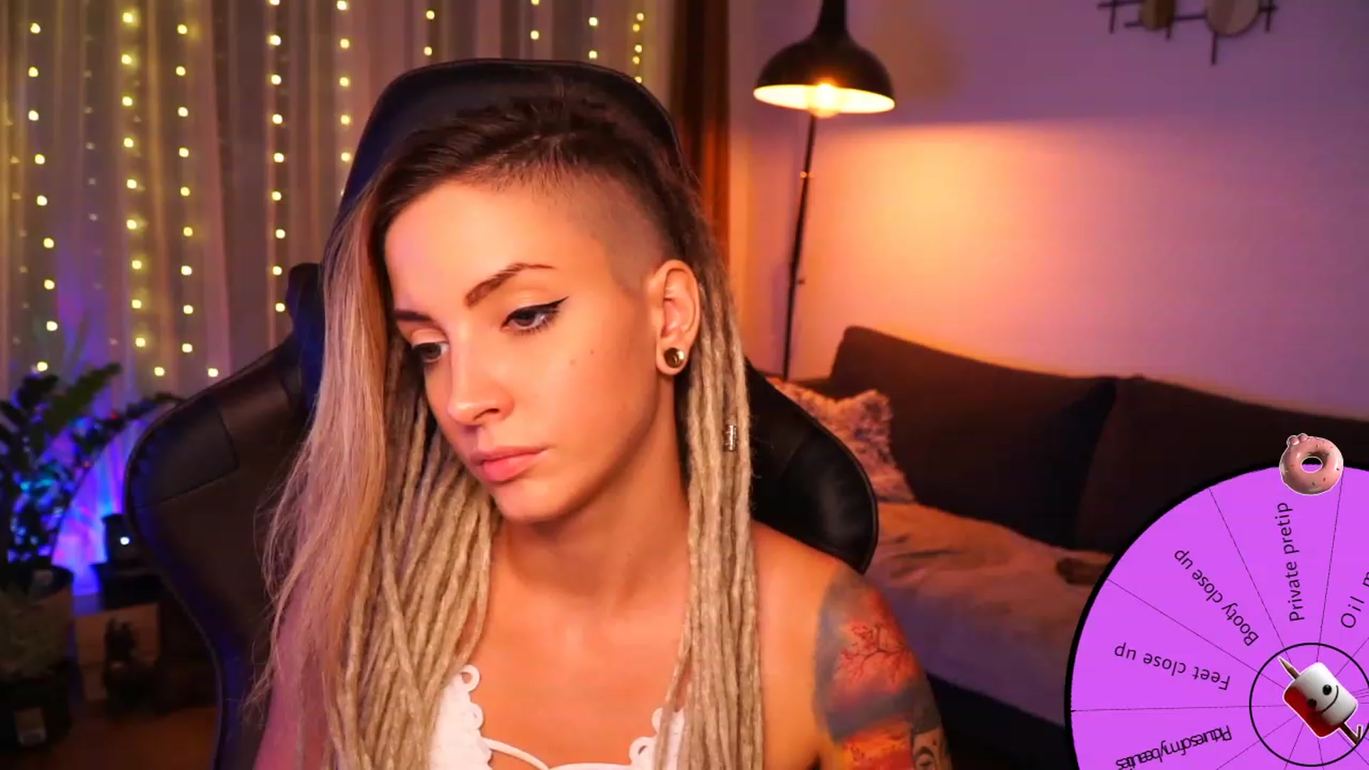Gallery image thumbnail from Kend_dall's myfreecams stream on, 08/23/2023, 21:32 image 3 of 20