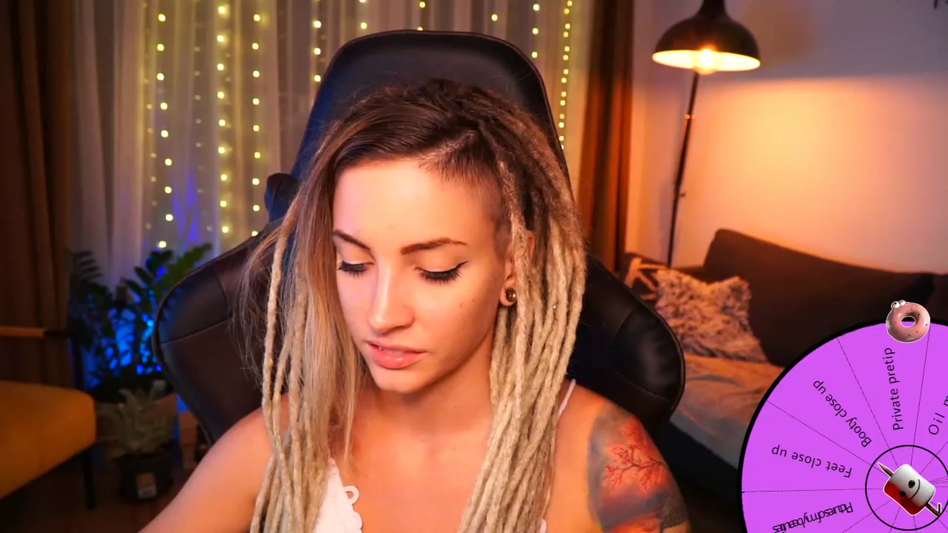 Gallery image thumbnail from Kend_dall's myfreecams stream on, 08/23/2023, 21:32 image 14 of 20