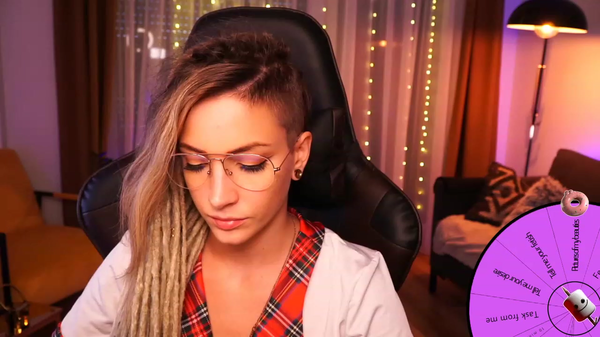 Gallery image thumbnail from Kend_dall's myfreecams stream on, 08/30/2023, 18:10 image 12 of 20