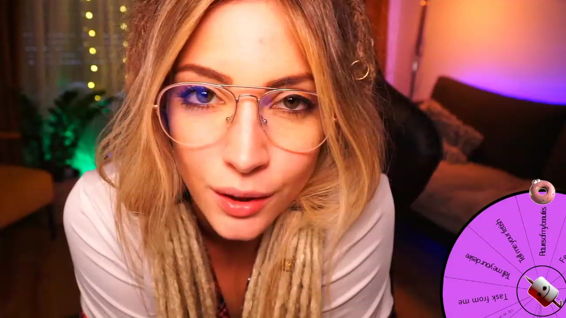 Gallery image thumbnail from Kend_dall's myfreecams stream on, 08/30/2023, 18:10 image 5 of 20