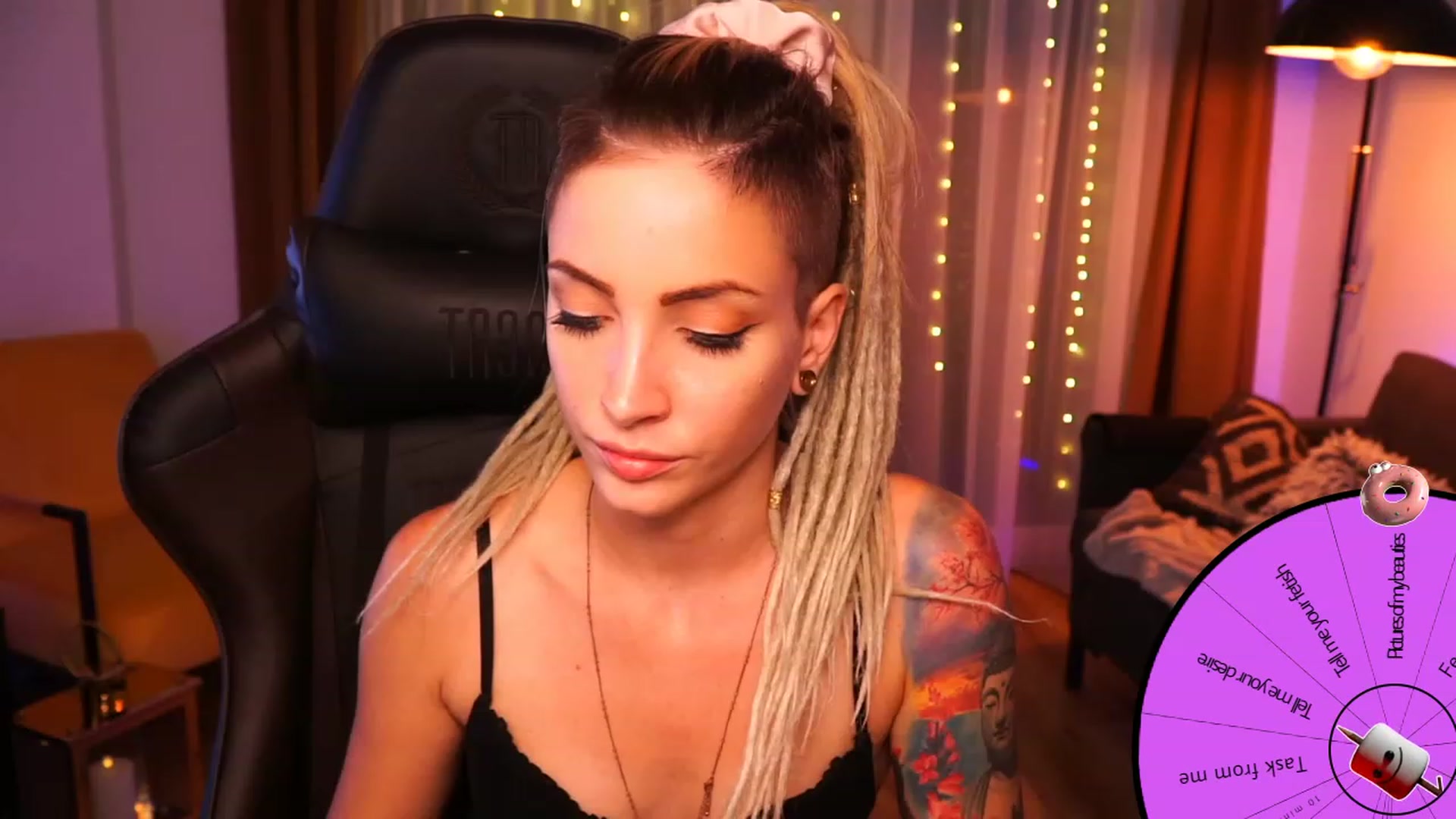 Gallery image thumbnail from Kend_dall's myfreecams stream on, 08/30/2023, 19:40 image 12 of 20