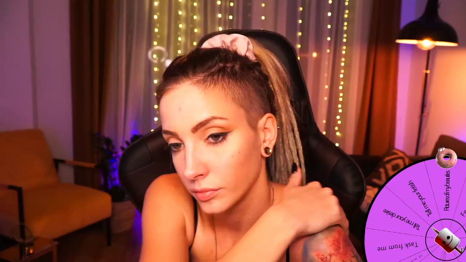 Gallery image thumbnail from Kend_dall's myfreecams stream on, 08/30/2023, 19:40 image 17 of 20