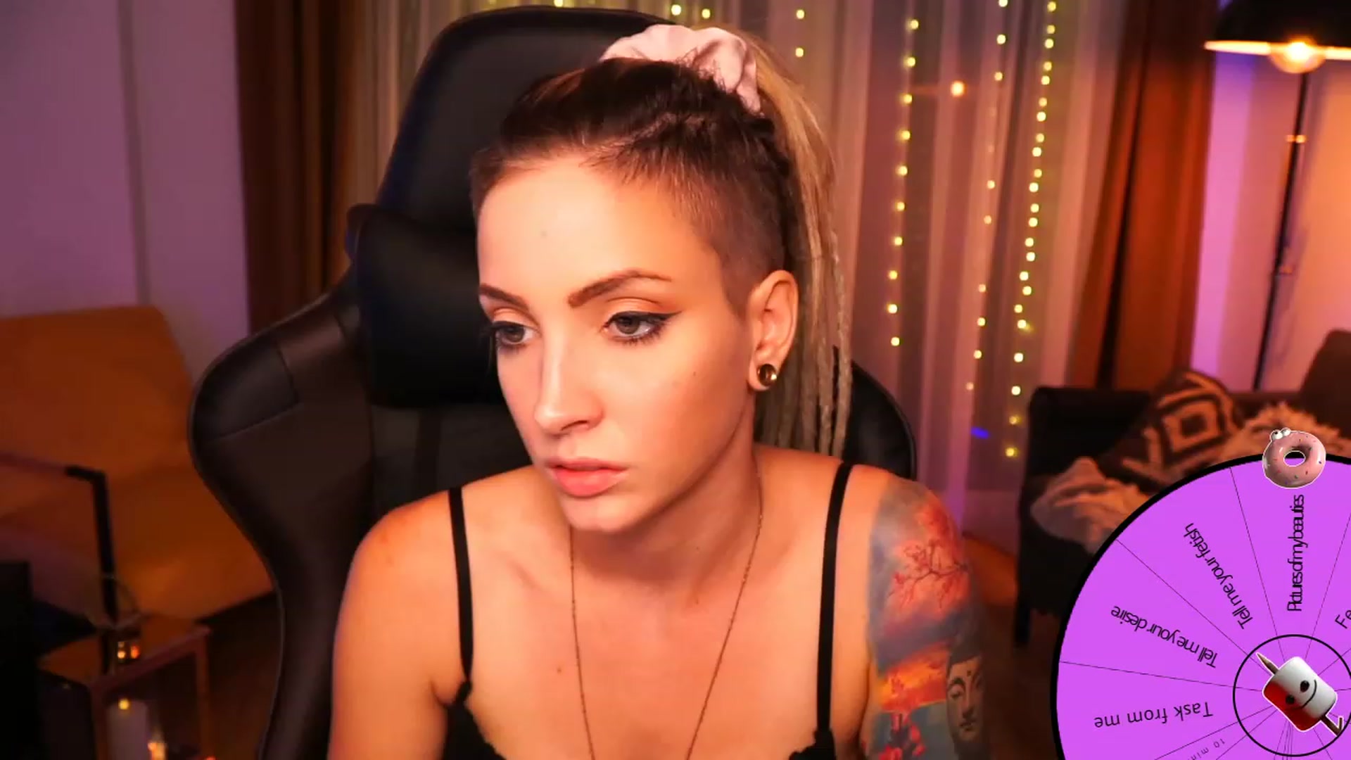 Gallery image thumbnail from Kend_dall's myfreecams stream on, 08/30/2023, 19:40 image 11 of 20