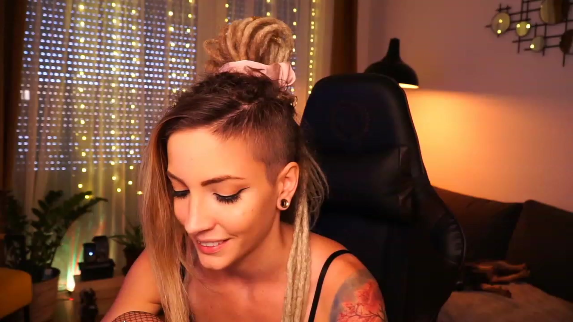 Gallery image thumbnail from Kend_dall's myfreecams stream on, 08/31/2023, 10:20 image 19 of 20
