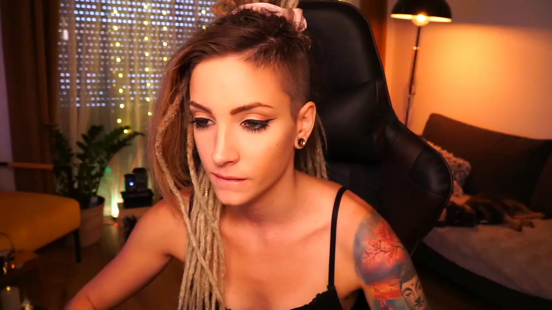 Gallery image thumbnail from Kend_dall's myfreecams stream on, 08/31/2023, 10:20 image 8 of 20