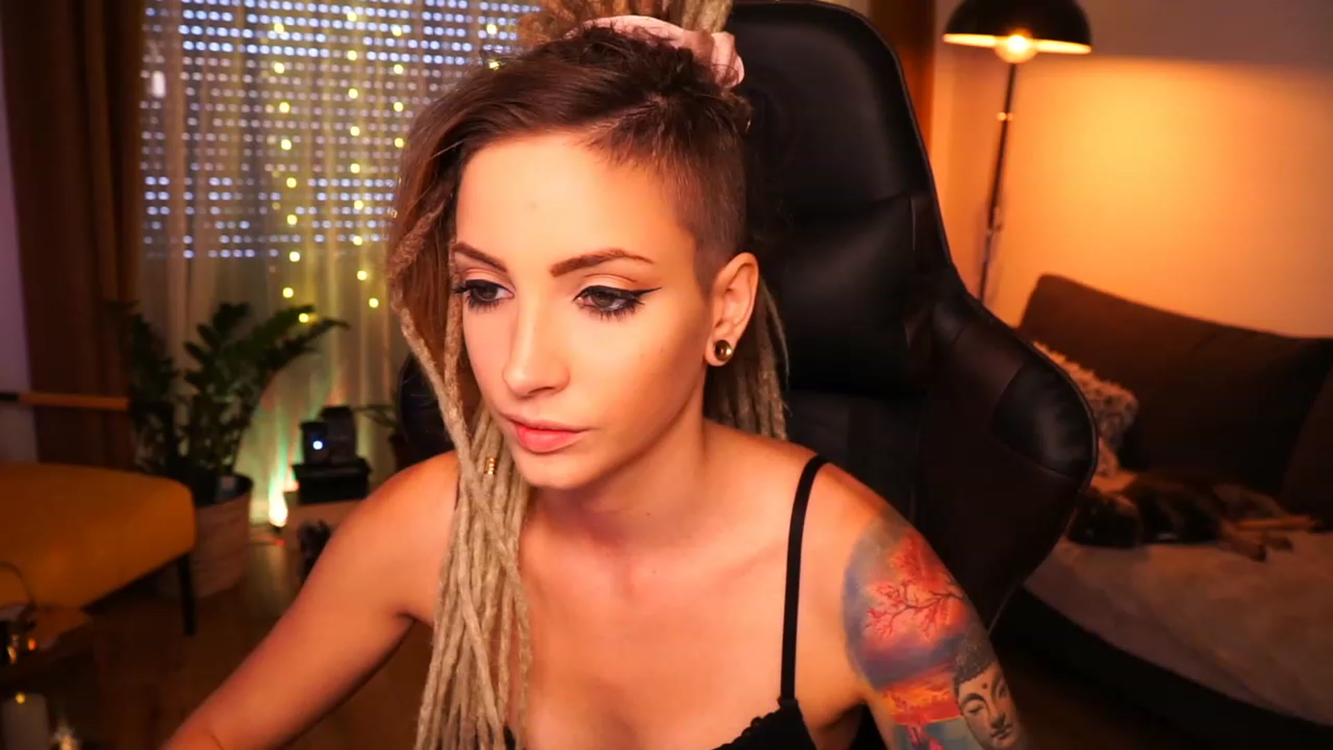Gallery image thumbnail from Kend_dall's myfreecams stream on, 08/31/2023, 10:20 image 3 of 20