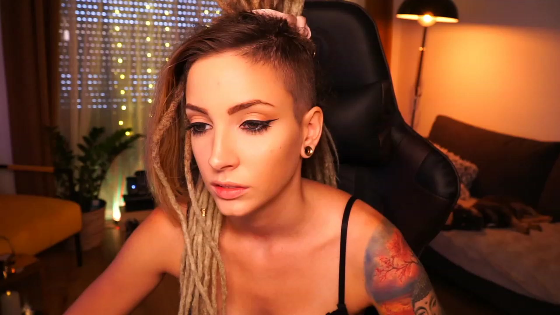 Gallery image thumbnail from Kend_dall's myfreecams stream on, 08/31/2023, 10:20 image 7 of 20