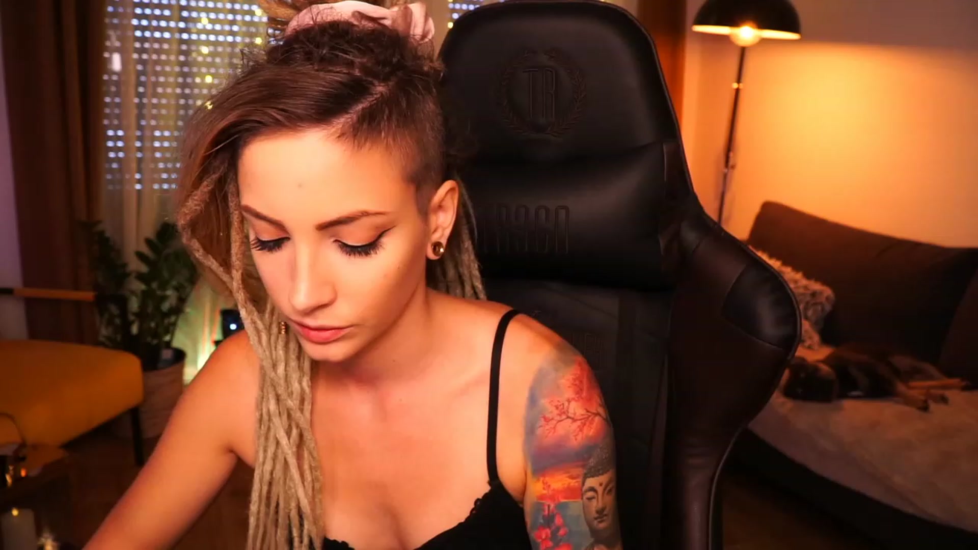 Gallery image thumbnail from Kend_dall's myfreecams stream on, 08/31/2023, 10:20 image 4 of 20