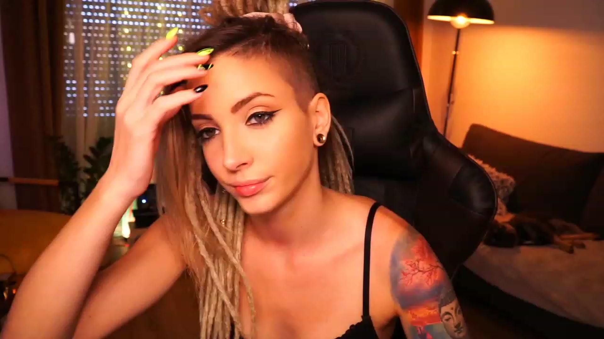 Gallery image thumbnail from Kend_dall's myfreecams stream on, 08/31/2023, 10:20 image 2 of 20