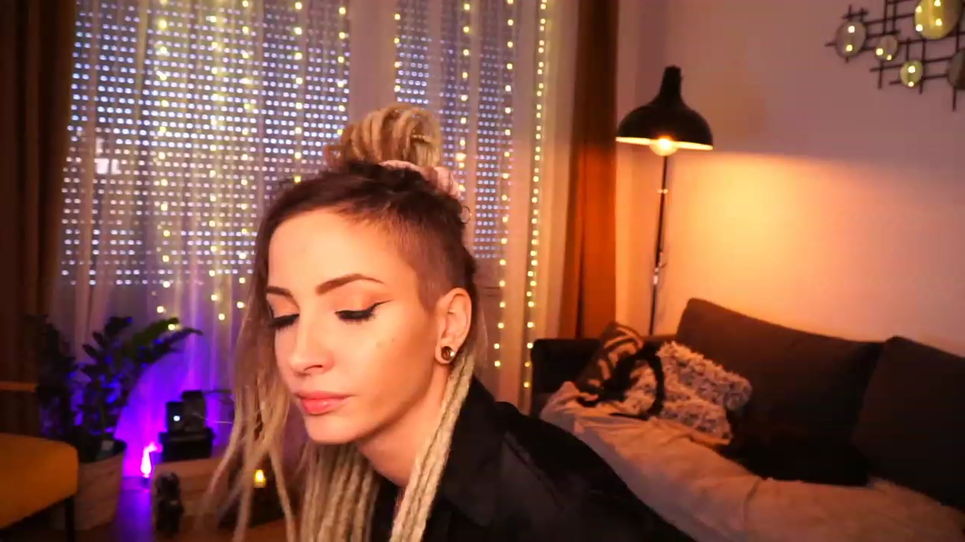 Gallery image thumbnail from Kend_dall's myfreecams stream on, 08/31/2023, 12:55 image 12 of 20