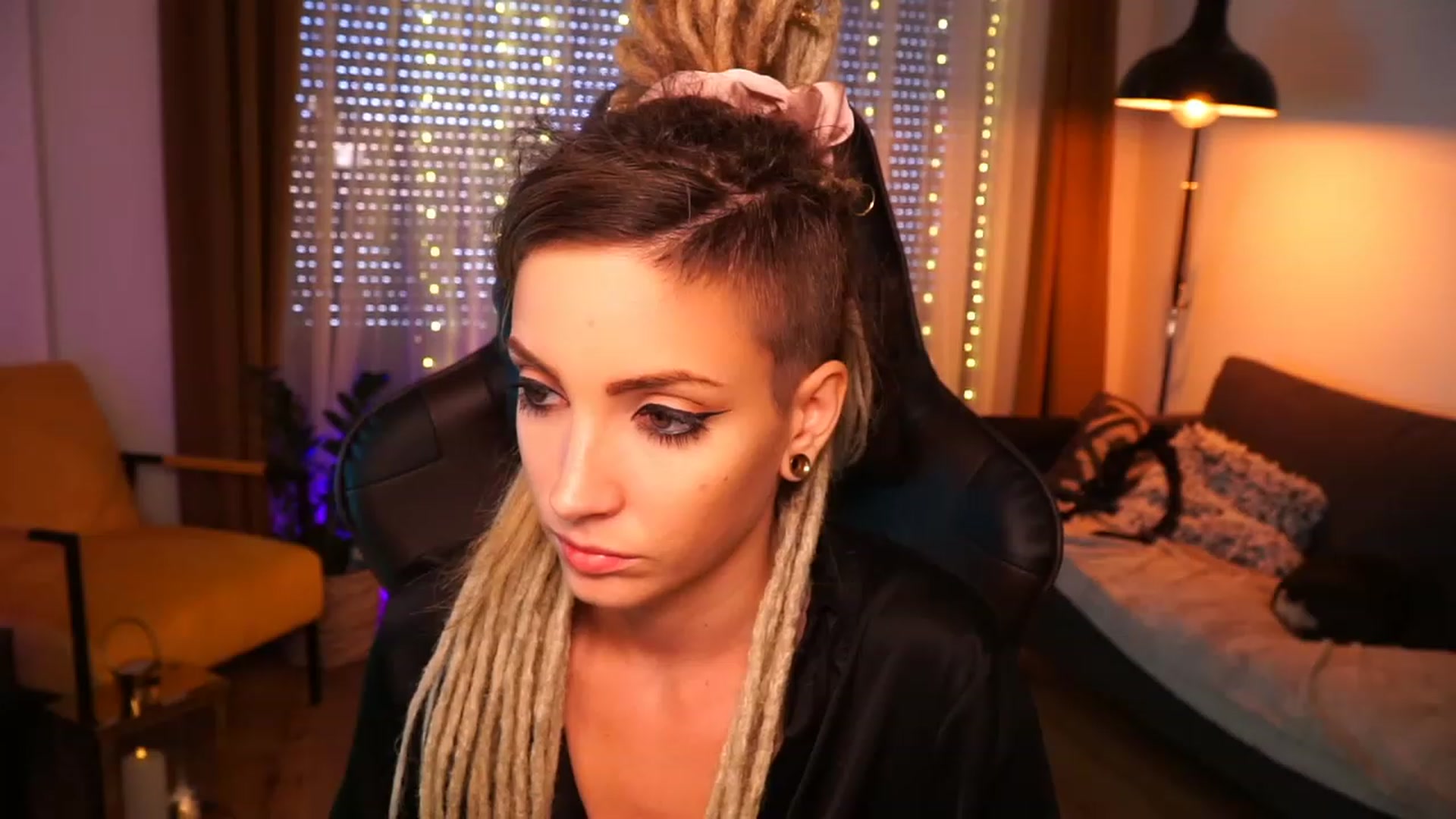 Gallery image thumbnail from Kend_dall's myfreecams stream on, 08/31/2023, 12:55 image 15 of 20
