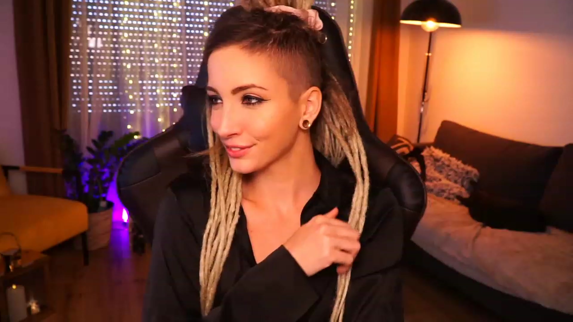 Gallery image thumbnail from Kend_dall's myfreecams stream on, 08/31/2023, 12:55 image 9 of 20