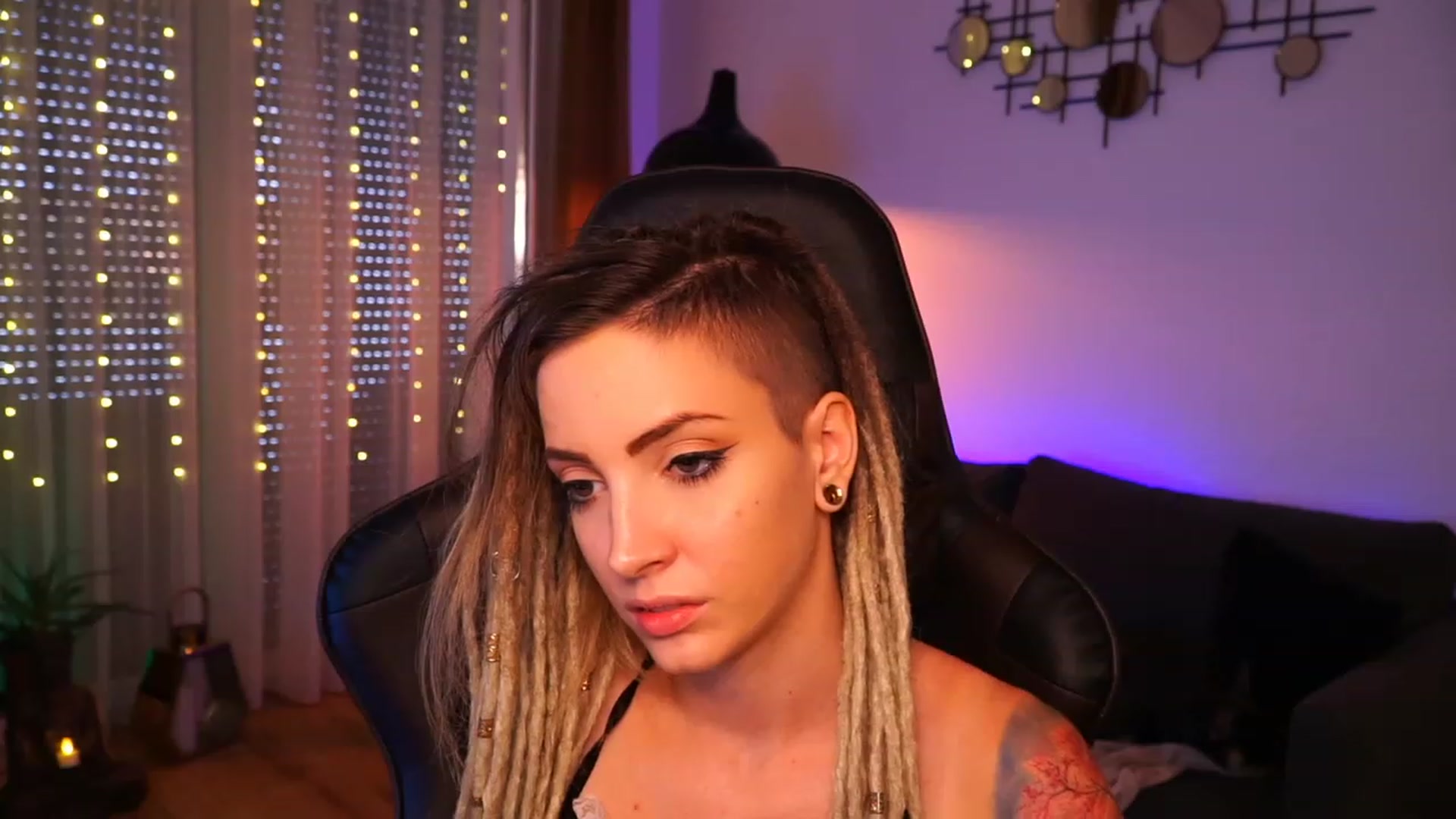 Gallery image thumbnail from Kend_dall's myfreecams stream on, 09/01/2023, 12:18 image 10 of 20