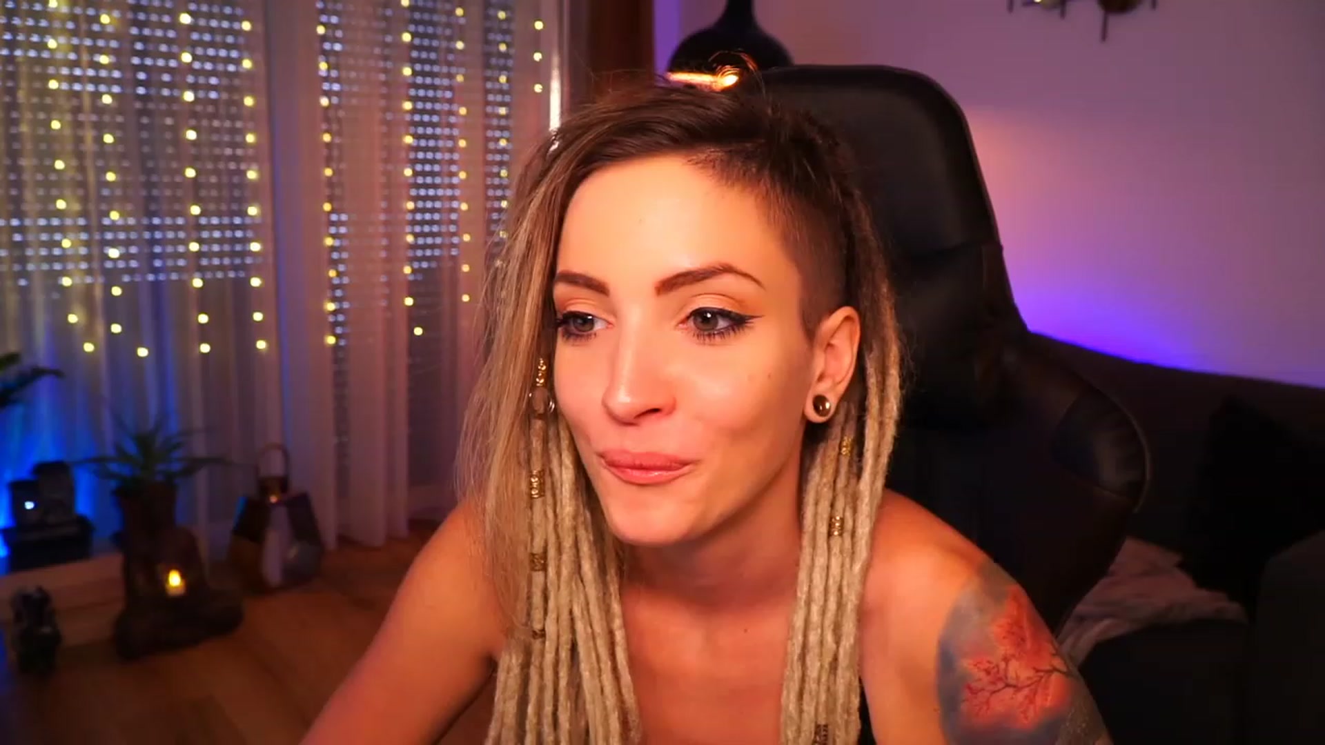 Gallery image thumbnail from Kend_dall's myfreecams stream on, 09/01/2023, 12:18 image 13 of 20