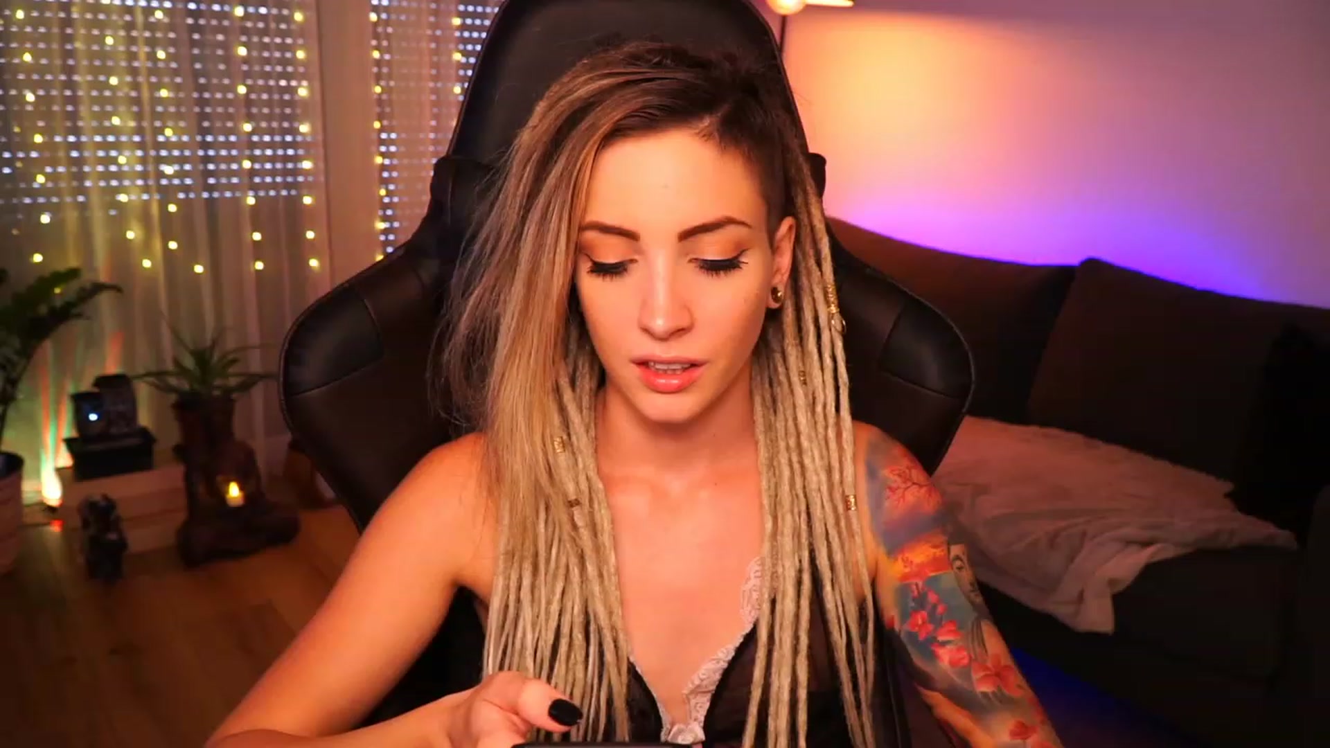Gallery image thumbnail from Kend_dall's myfreecams stream on, 09/01/2023, 12:18 image 17 of 20
