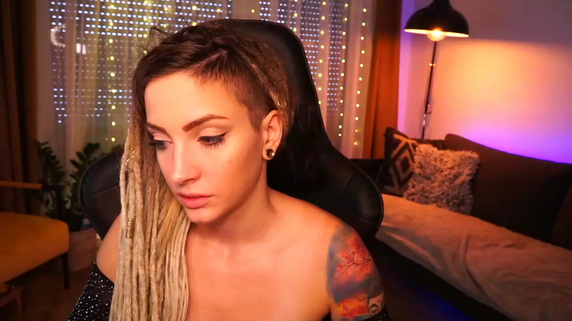Gallery image thumbnail from Kend_dall's myfreecams stream on, 09/03/2023, 12:46 image 18 of 20