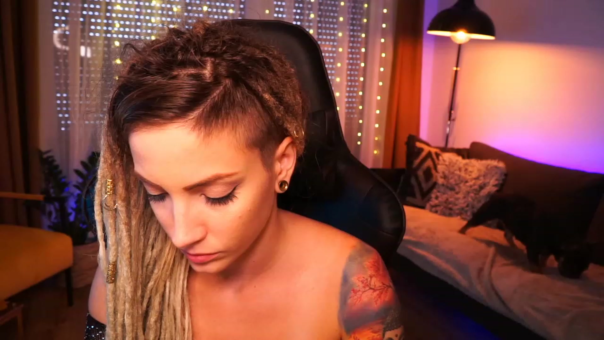 Gallery image thumbnail from Kend_dall's myfreecams stream on, 09/03/2023, 12:46 image 17 of 20