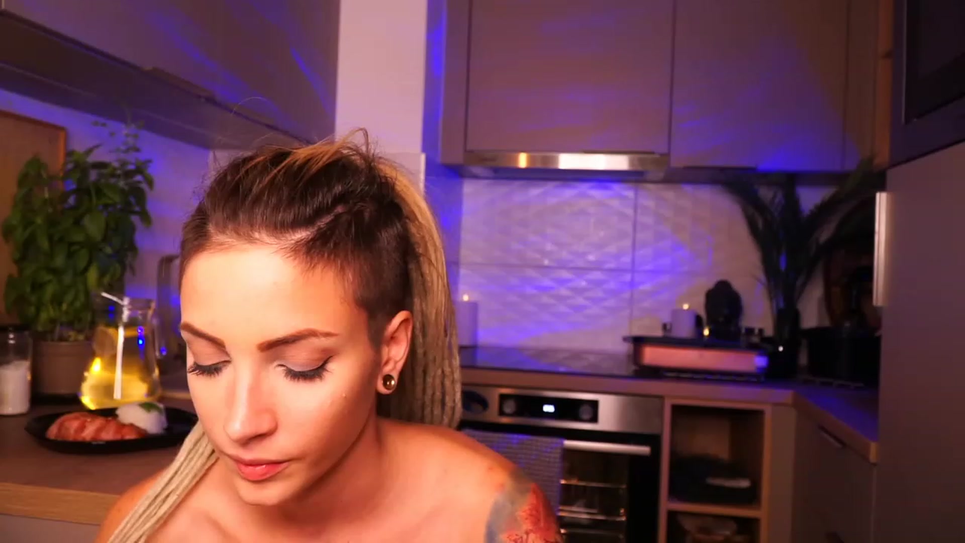 Gallery image thumbnail from Kend_dall's myfreecams stream on, 09/04/2023, 18:00 image 16 of 20