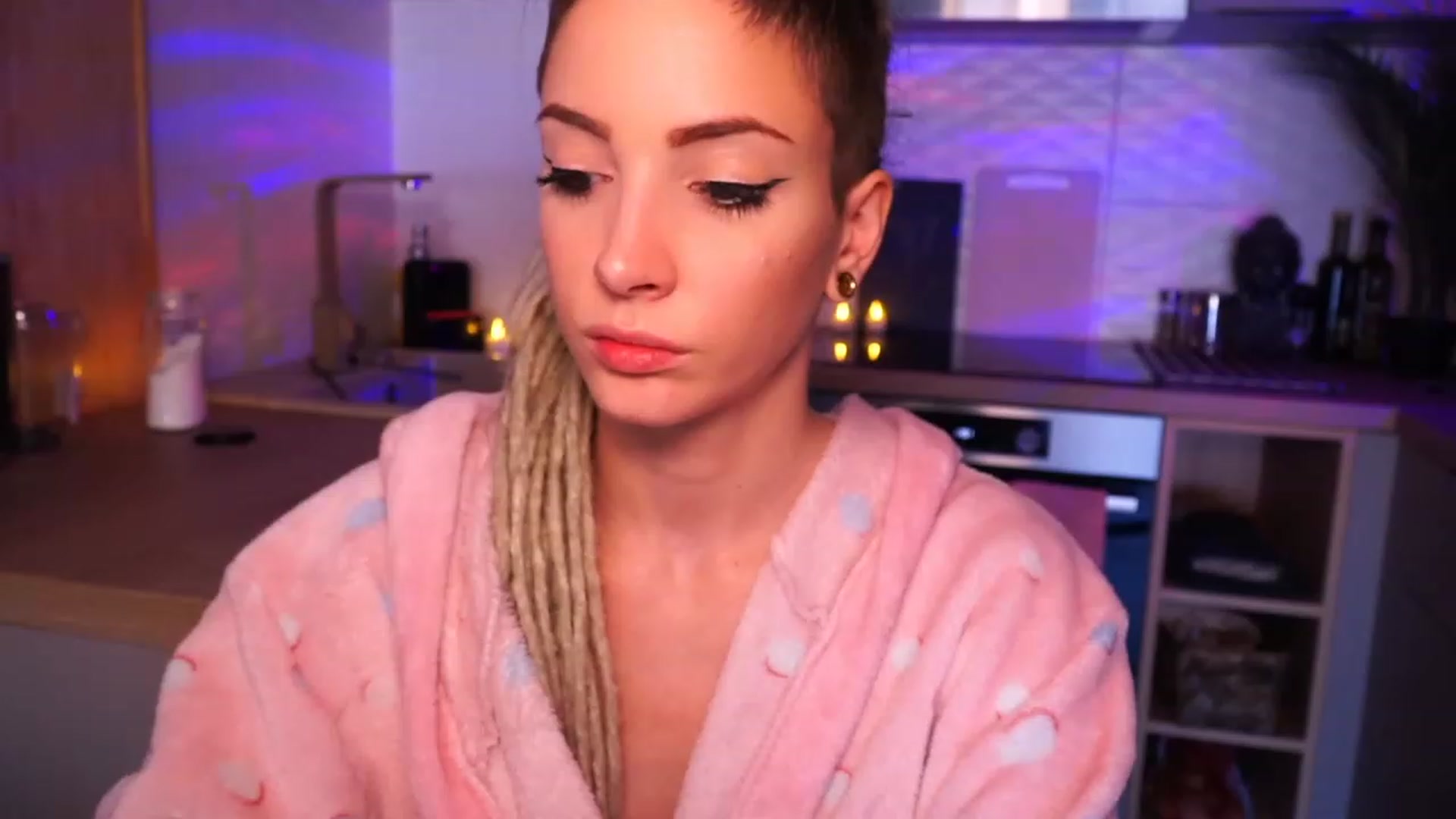 Gallery image thumbnail from Kend_dall's myfreecams stream on, 09/07/2023, 10:15 image 20 of 20