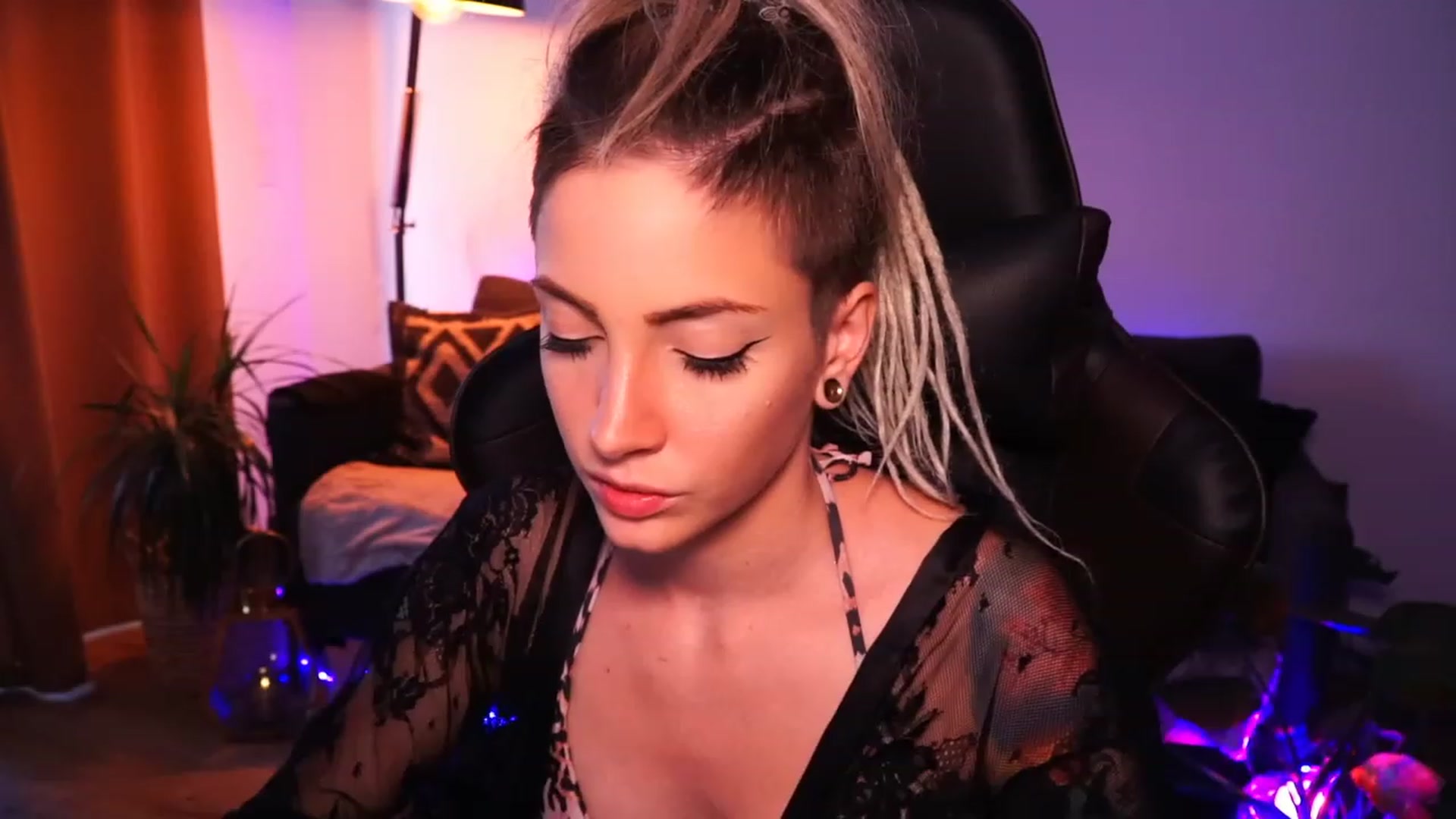 Gallery image thumbnail from Kend_dall's myfreecams stream on, 09/11/2023, 16:49 image 19 of 20