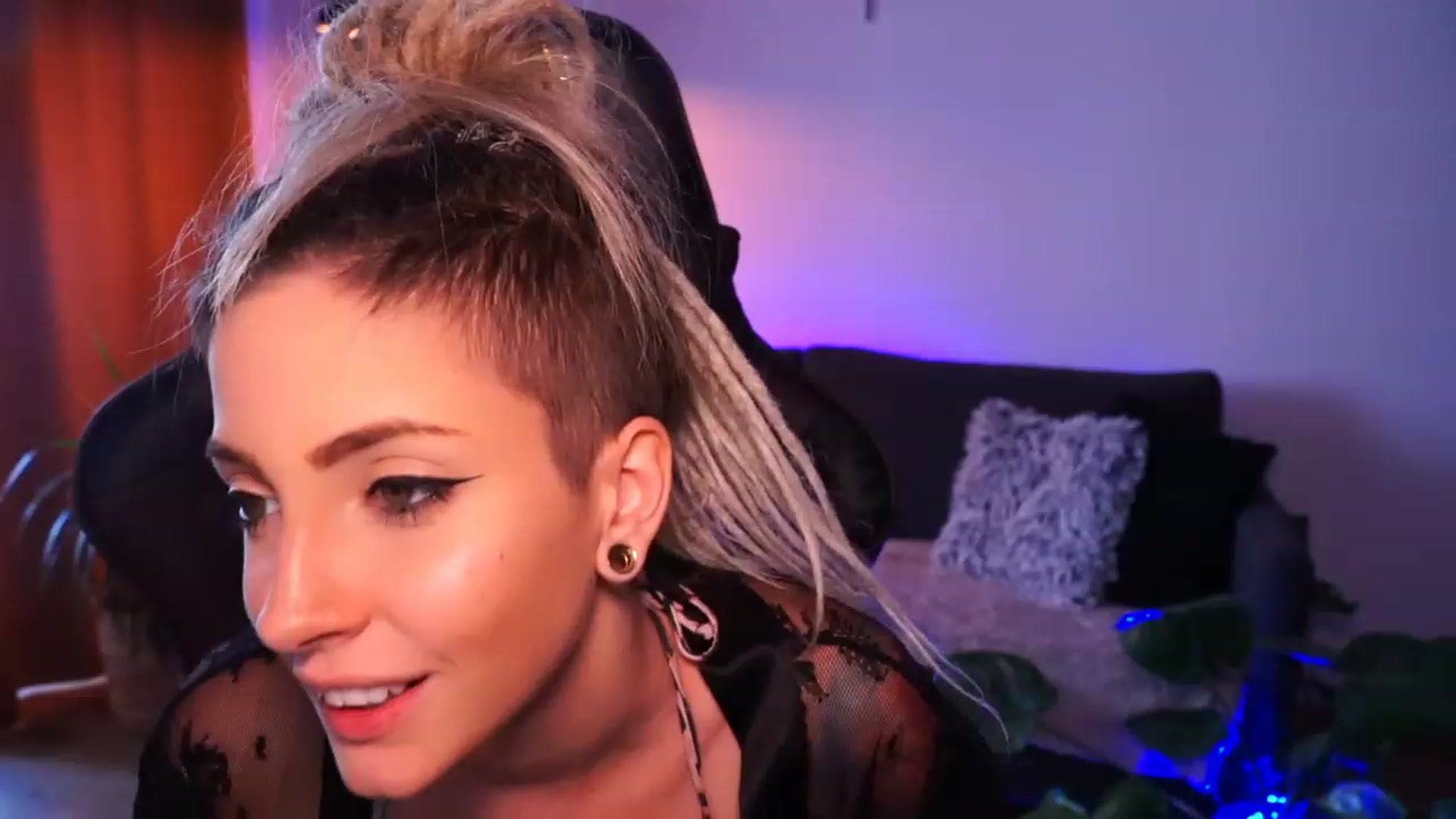 Gallery image thumbnail from Kend_dall's myfreecams stream on, 09/11/2023, 16:49 image 3 of 20