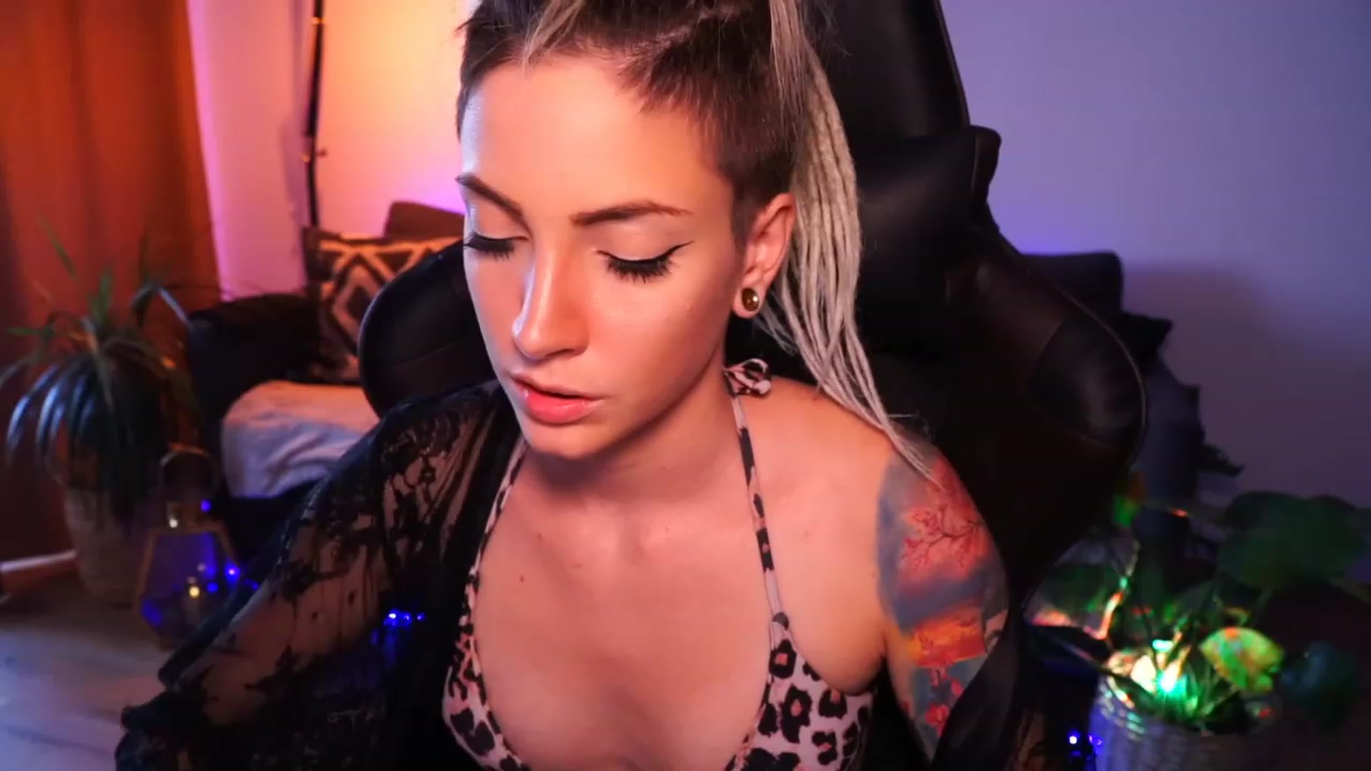 Gallery image thumbnail from Kend_dall's myfreecams stream on, 09/11/2023, 16:49 image 10 of 20