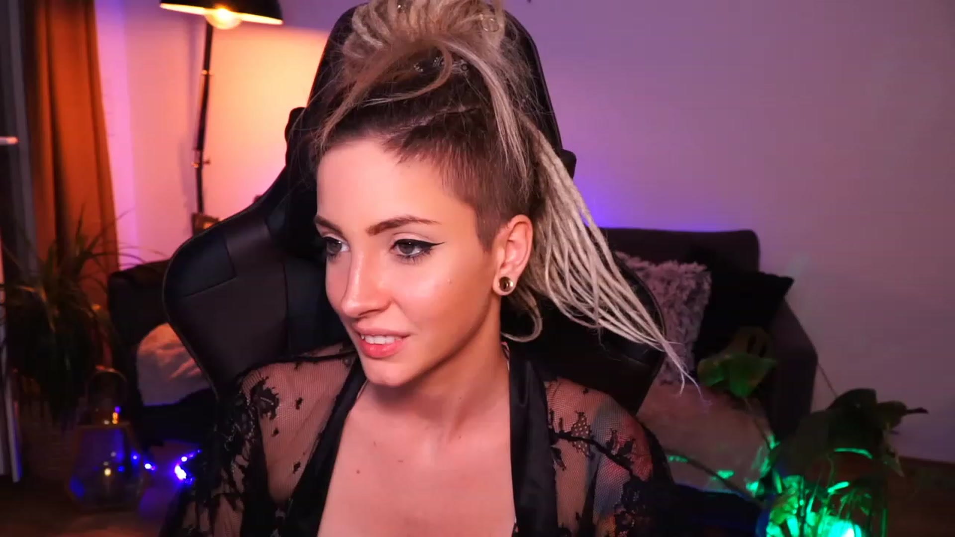 Gallery image thumbnail from Kend_dall's myfreecams stream on, 09/11/2023, 17:56 image 2 of 20