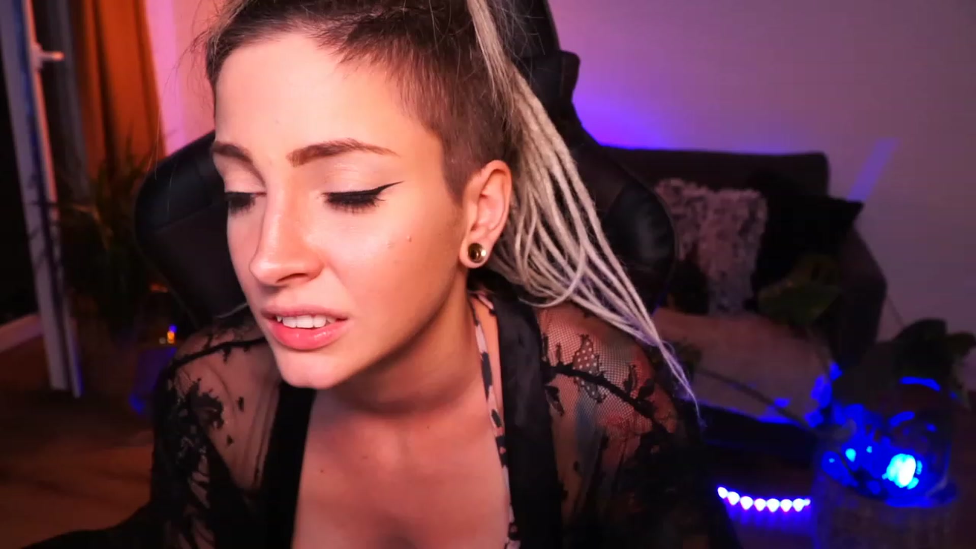 Gallery image thumbnail from Kend_dall's myfreecams stream on, 09/11/2023, 17:56 image 12 of 20