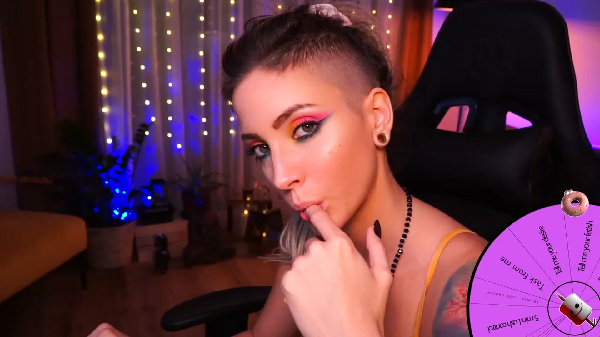 Gallery image thumbnail from Kend_dall's myfreecams stream on, 09/18/2023, 21:04 image 16 of 20