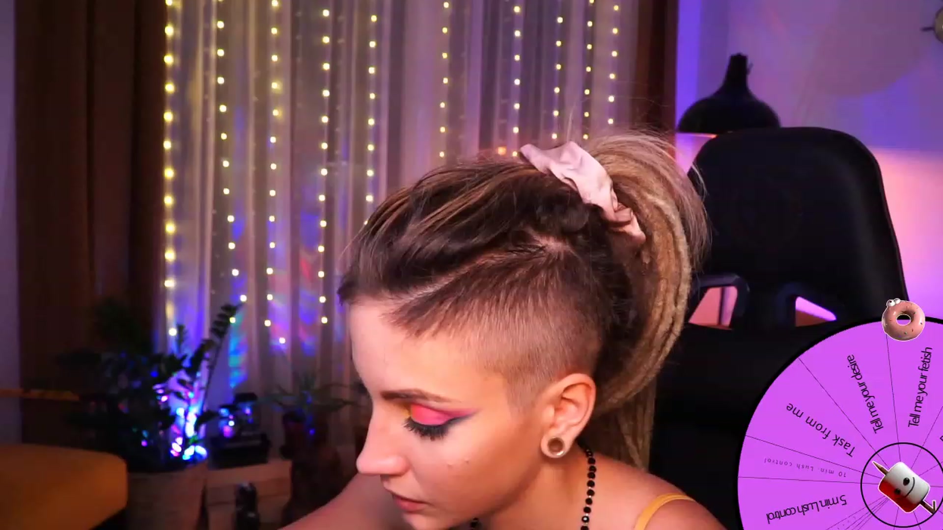 Gallery image thumbnail from Kend_dall's myfreecams stream on, 09/18/2023, 21:04 image 12 of 20
