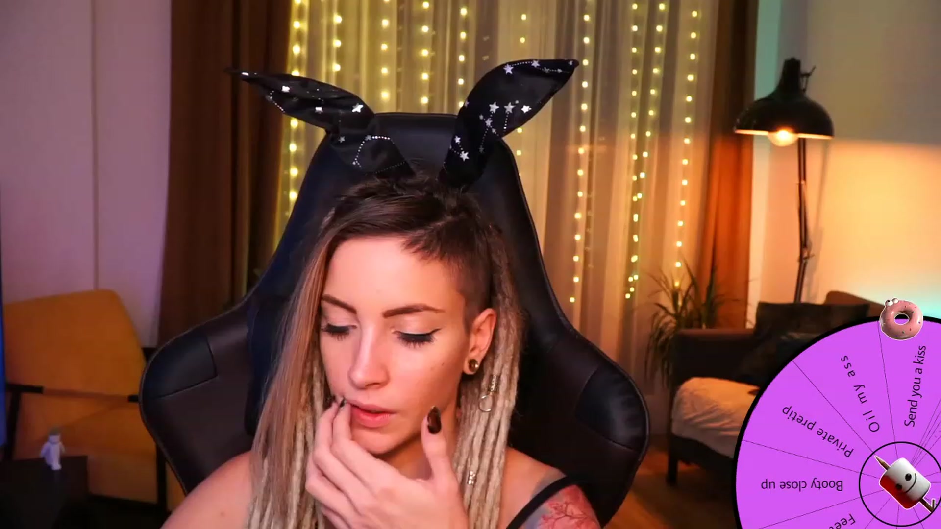 Gallery image thumbnail from Kend_dall's myfreecams stream on, 09/25/2023, 20:10 image 1 of 20