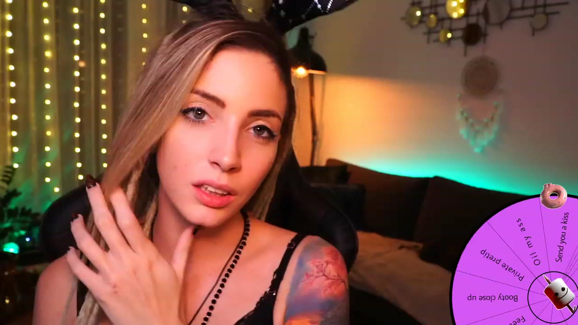 Gallery image thumbnail from Kend_dall's myfreecams stream on, 09/25/2023, 21:18 image 4 of 20