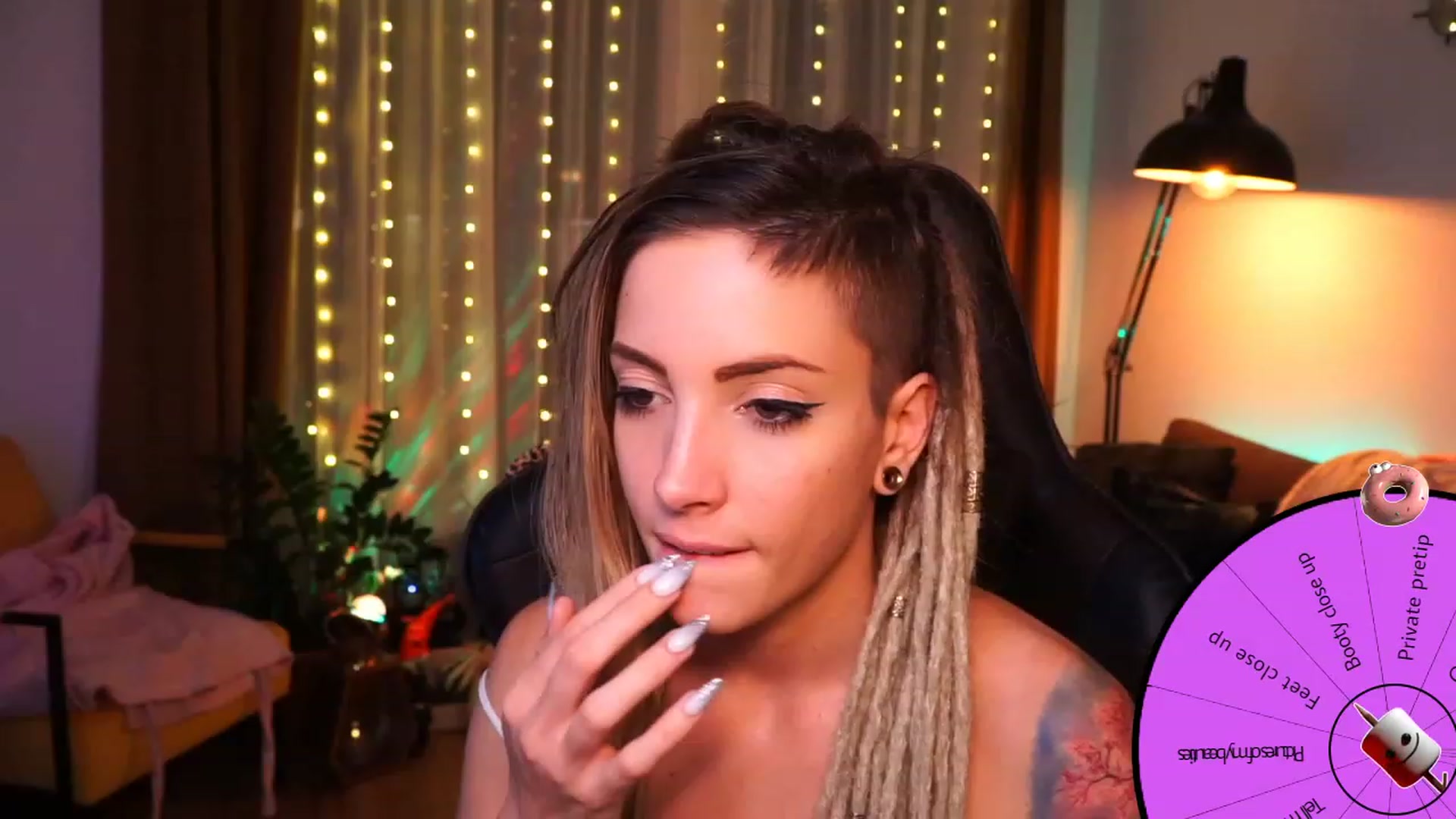 Gallery image thumbnail from Kend_dall's myfreecams stream on, 09/28/2023, 20:07 image 1 of 20