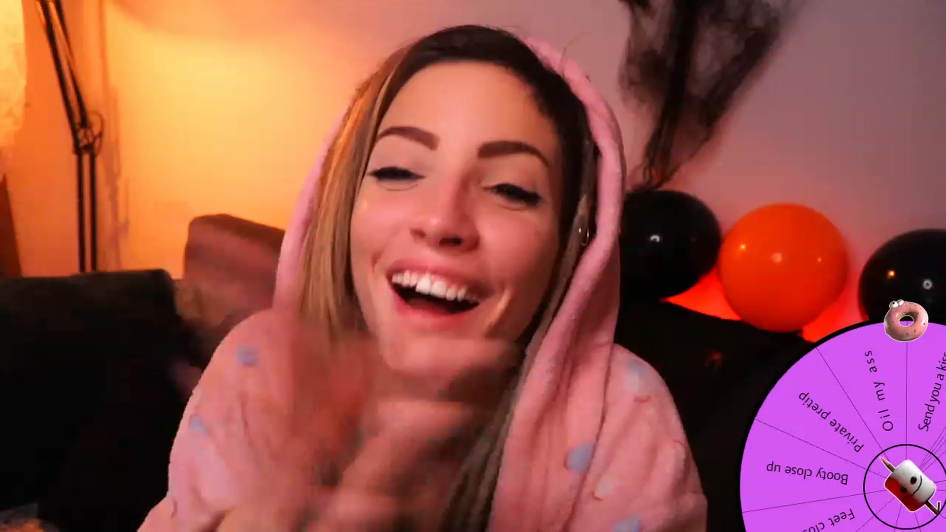 Gallery image thumbnail from Kend_dall's myfreecams stream on, 10/17/2023, 08:36 image 12 of 20