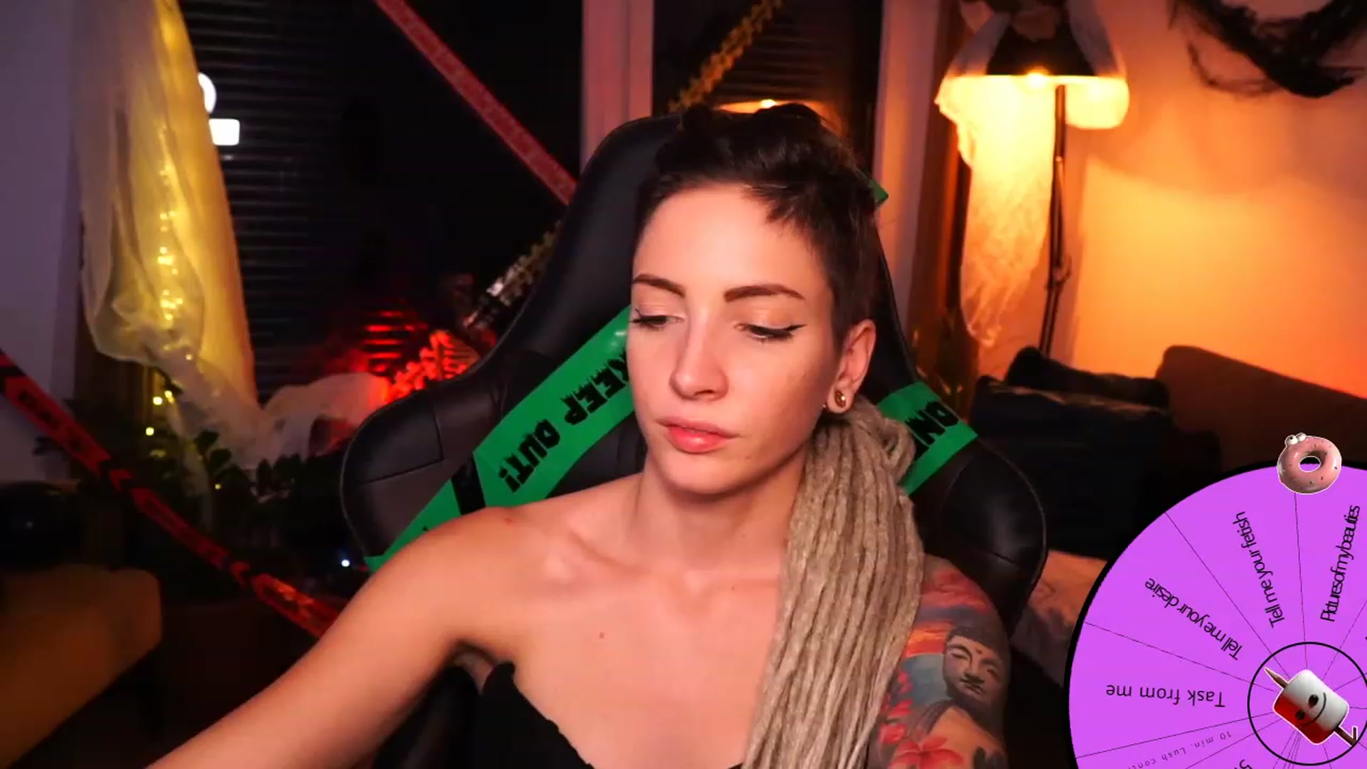 Gallery image thumbnail from Kend_dall's myfreecams stream on, 10/18/2023, 15:27 image 15 of 20