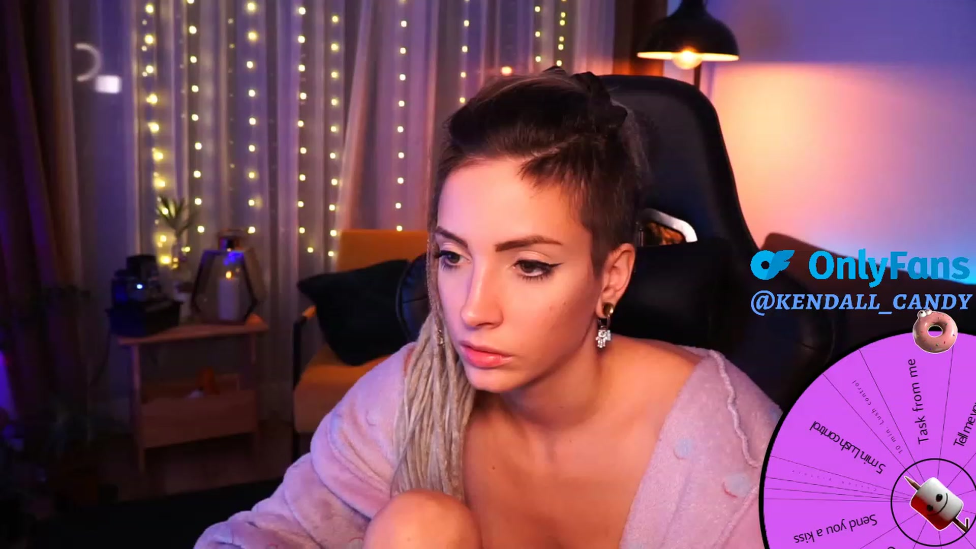 Gallery image thumbnail from Kend_dall's myfreecams stream on, 11/16/2023, 12:47 image 16 of 20