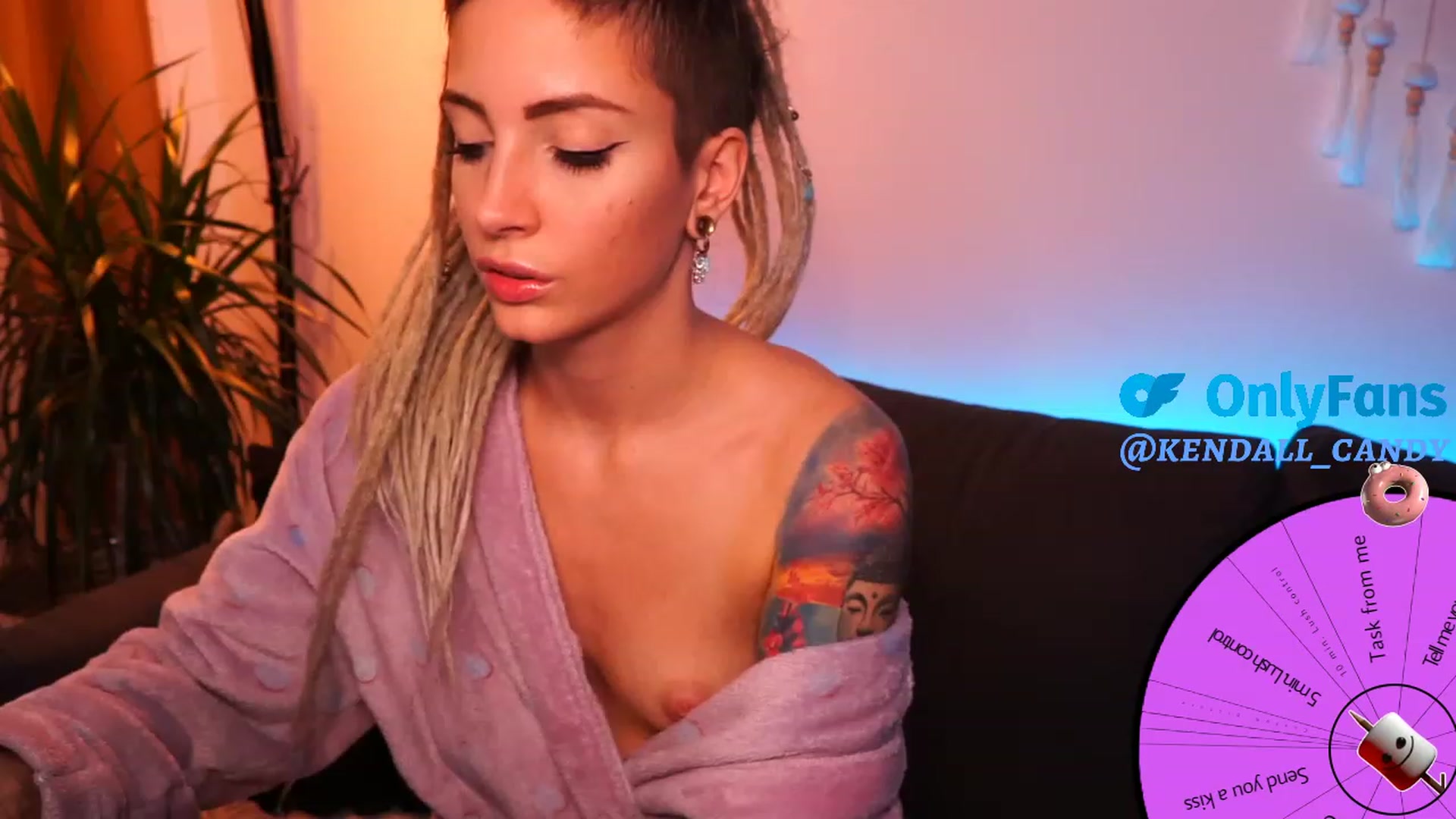 Gallery image thumbnail from Kend_dall's myfreecams stream on, 11/16/2023, 12:47 image 6 of 20