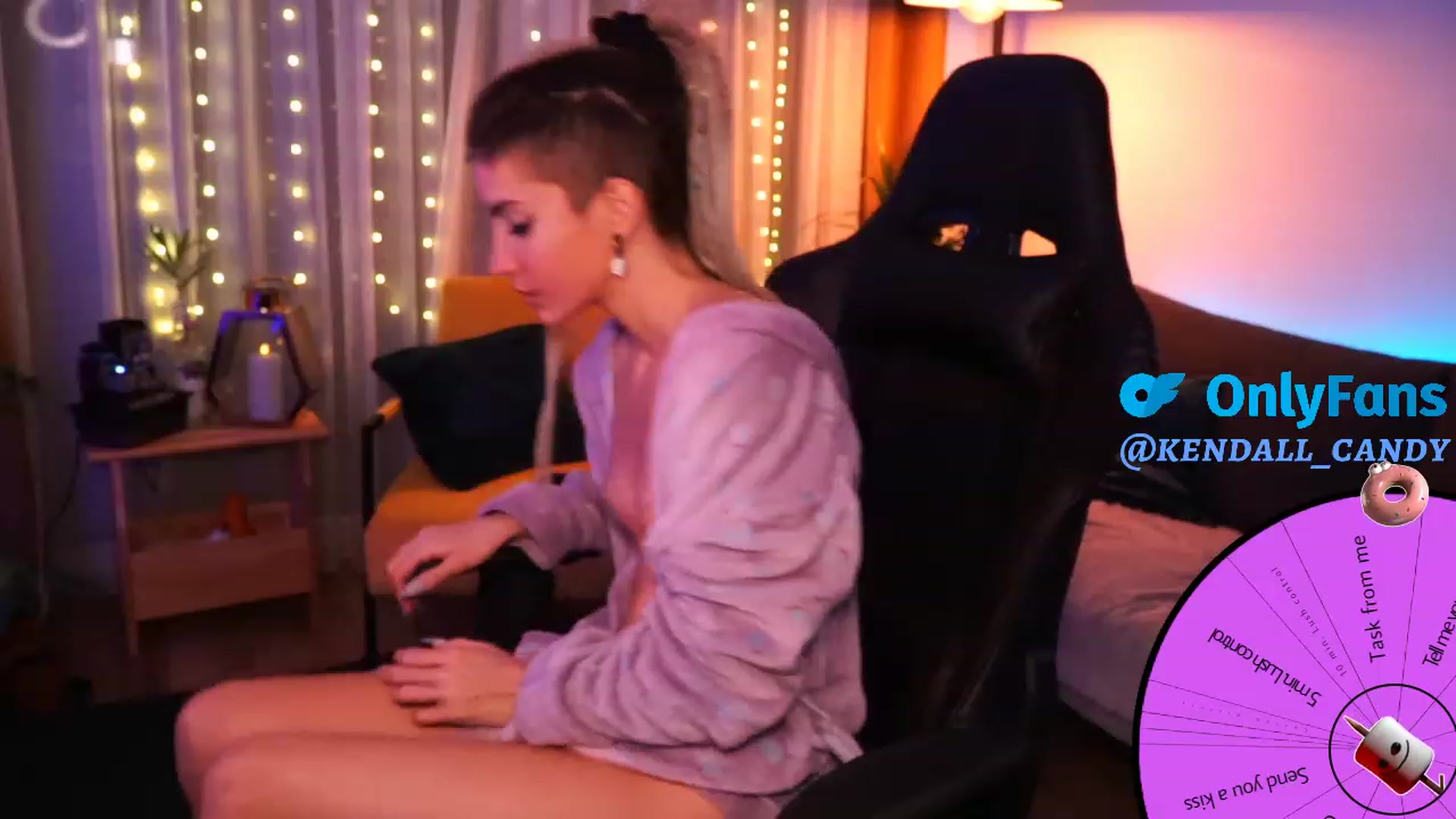 Gallery image thumbnail from Kend_dall's myfreecams stream on, 11/16/2023, 12:47 image 18 of 20