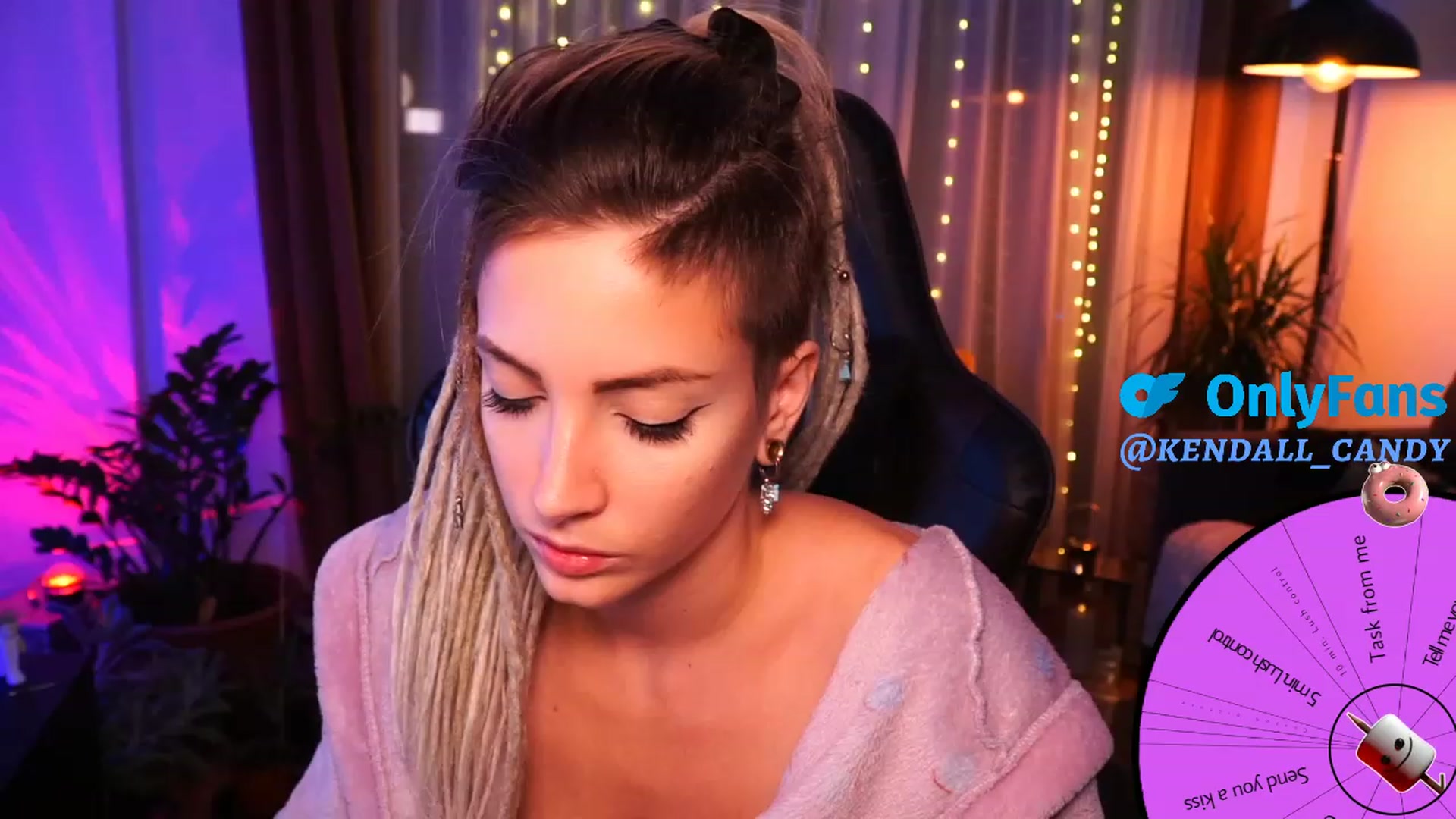 Gallery image thumbnail from Kend_dall's myfreecams stream on, 11/16/2023, 12:47 image 1 of 20