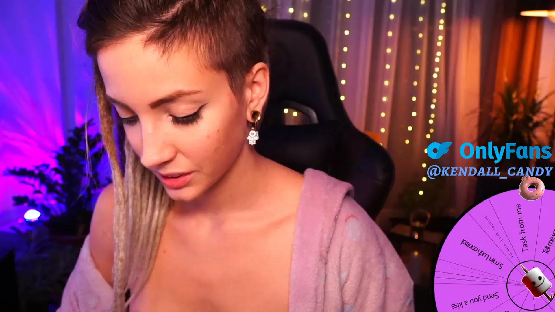 Gallery image thumbnail from Kend_dall's myfreecams stream on, 11/16/2023, 17:13 image 16 of 20
