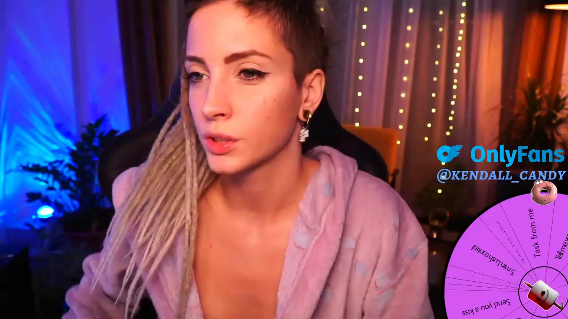 Gallery image thumbnail from Kend_dall's myfreecams stream on, 11/16/2023, 17:13 image 12 of 20