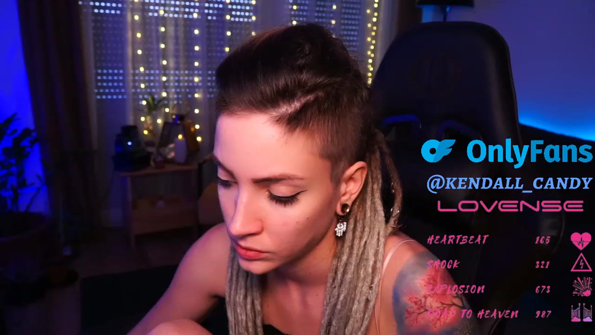 Gallery image thumbnail from Kend_dall's myfreecams stream on, 12/26/2023, 13:36 image 17 of 20