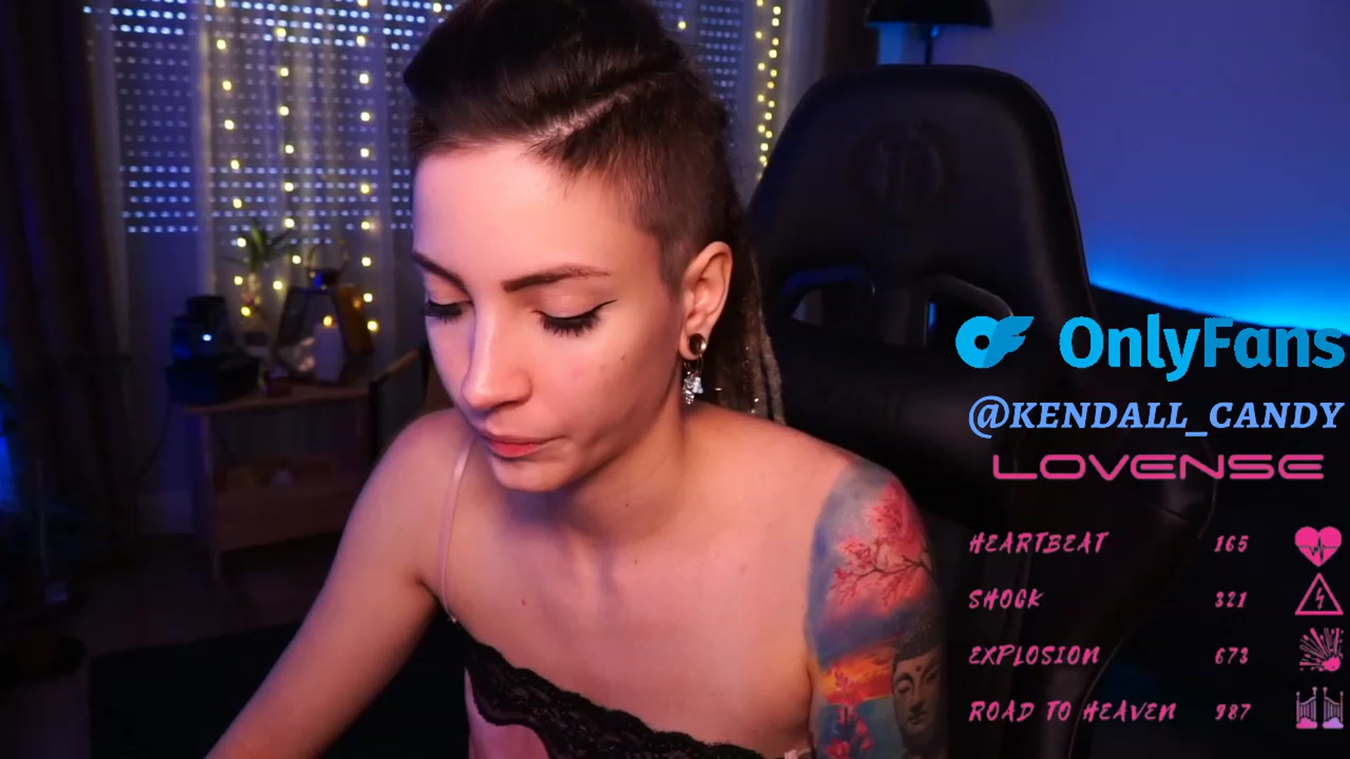 Gallery image thumbnail from Kend_dall's myfreecams stream on, 12/26/2023, 13:36 image 10 of 20
