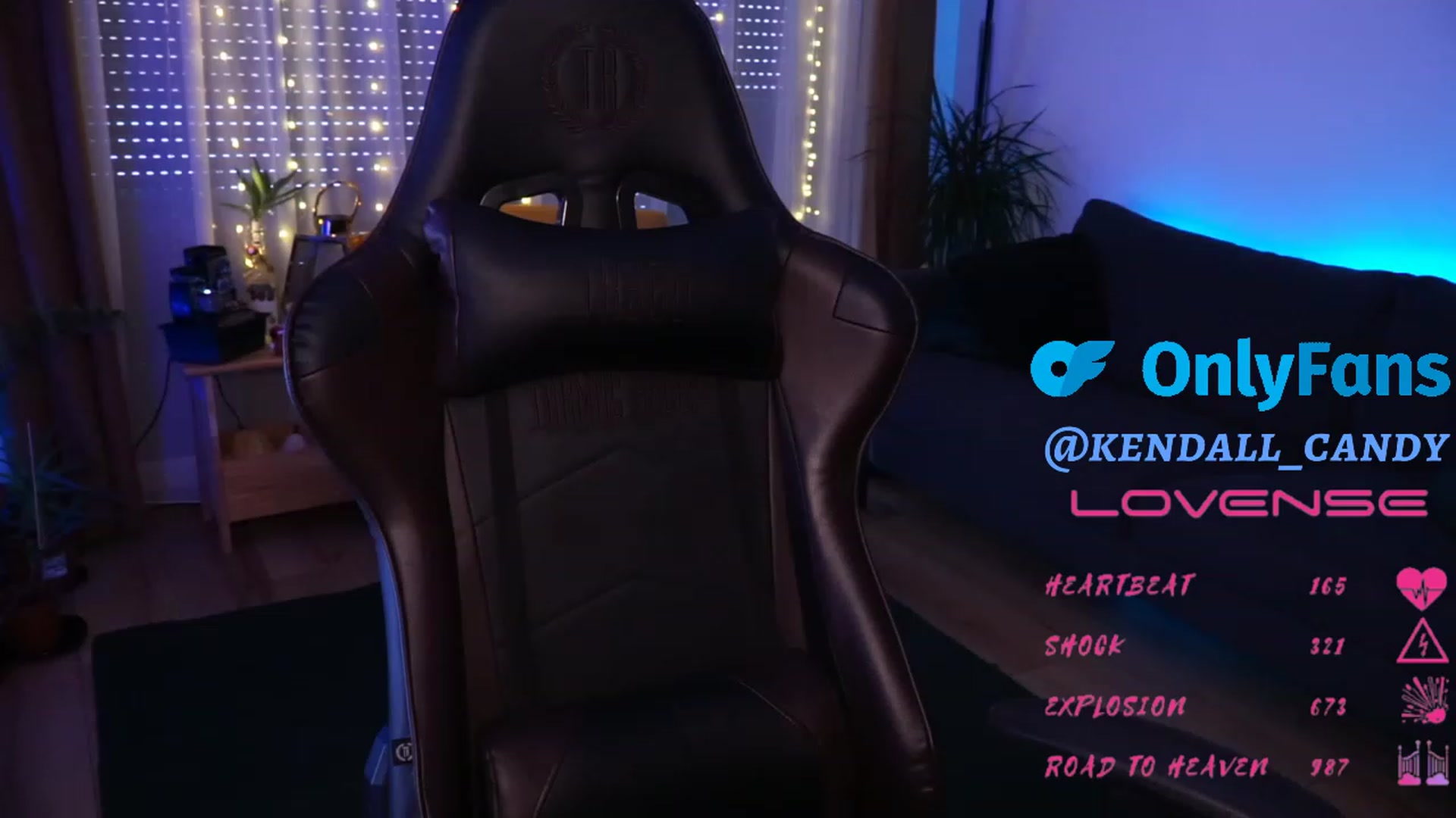 Gallery image thumbnail from Kend_dall's myfreecams stream on, 12/26/2023, 13:36 image 6 of 20