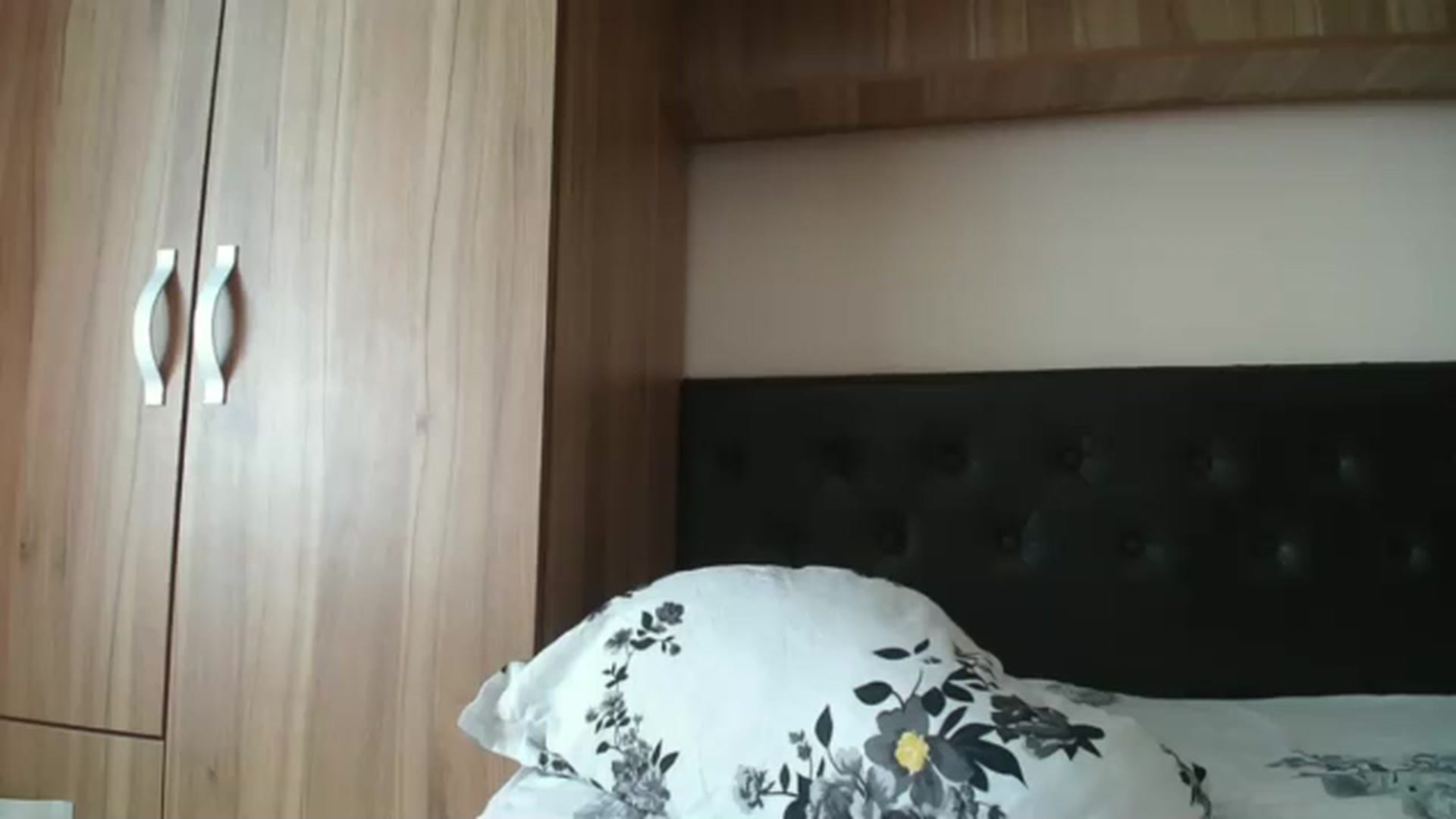 Gallery image thumbnail from KendaAishaa's myfreecams stream on, 05/18/2025, 09:35 image 20 of 20